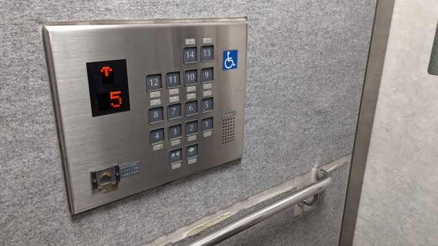 エレベーターボタン