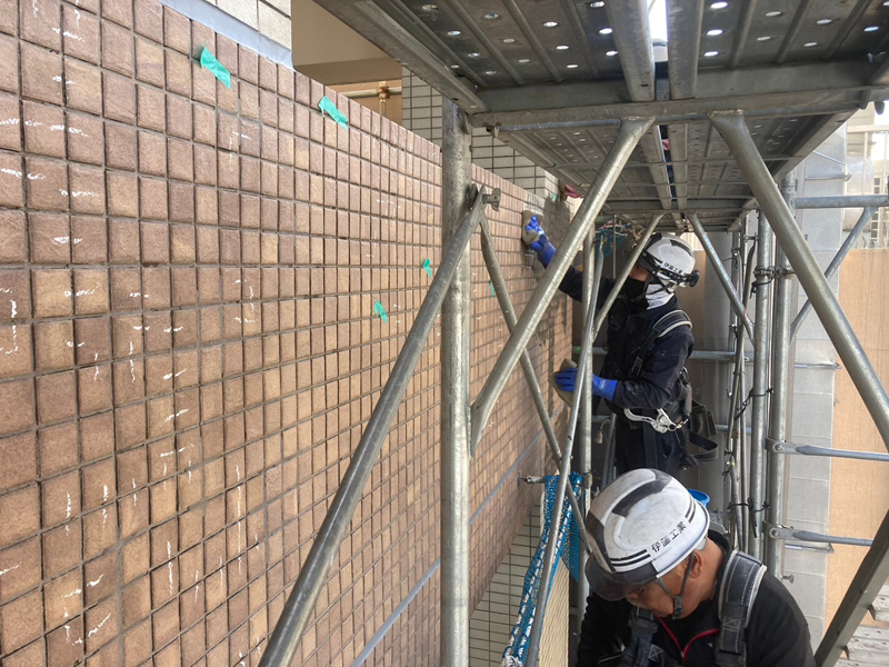 ビル改修やマンション大規模修繕で扱うタイルの目地詰めとは？