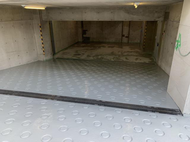 半地下階駐車場の塗床工事