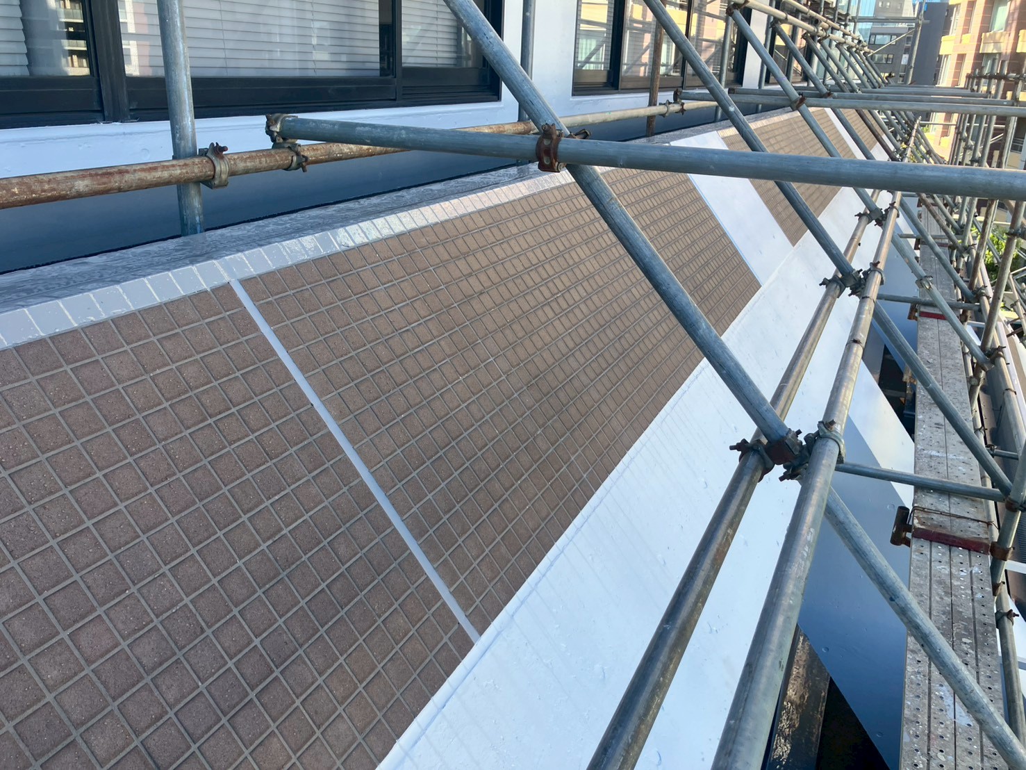 斜壁塗装工事　施工完了