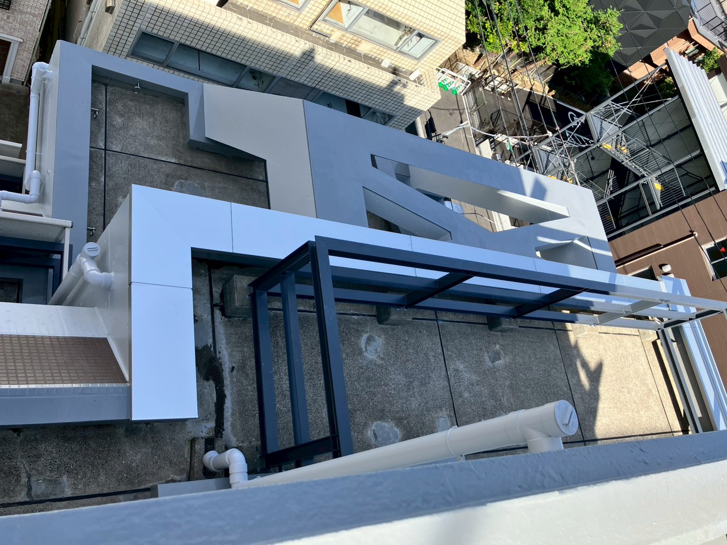斜壁塗装工事　施工完了