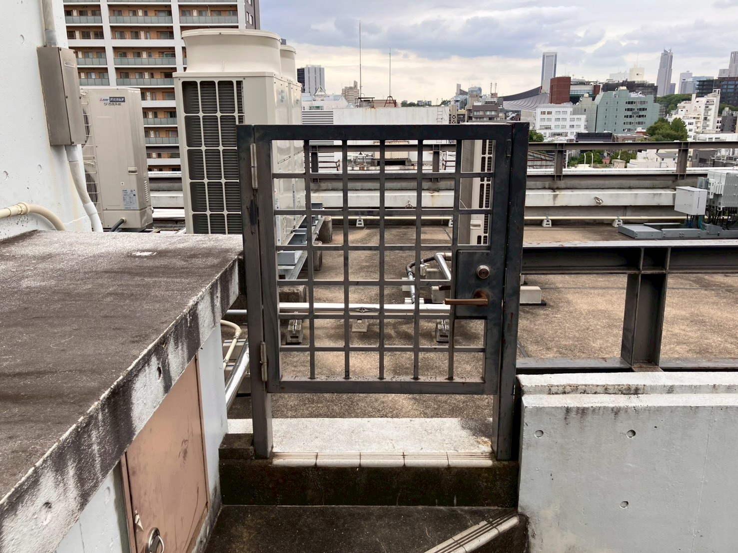 屋上　鉄部塗装工事　施工前