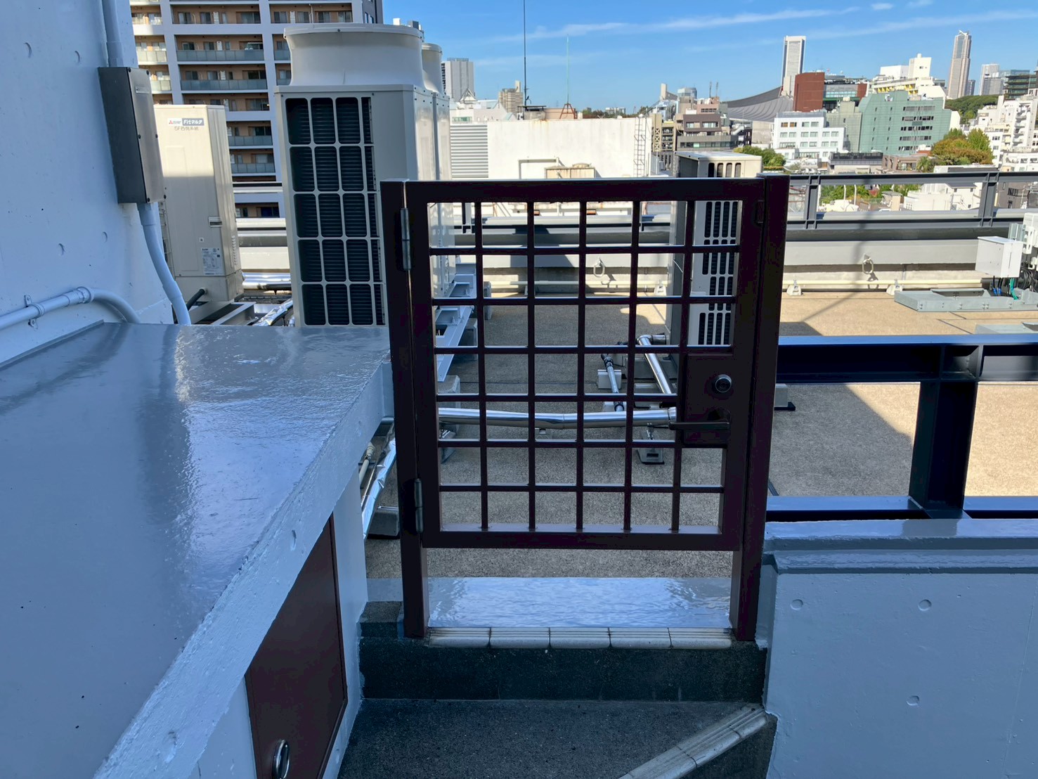 屋上　鉄部塗装工事　施工完了