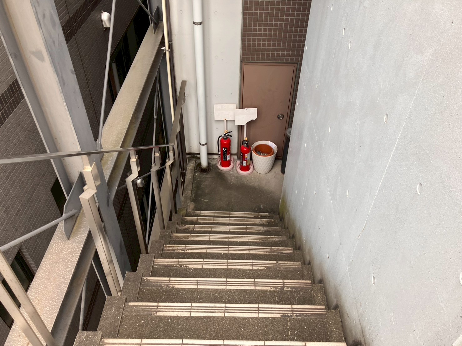 外部階段　塗装工事　施工前