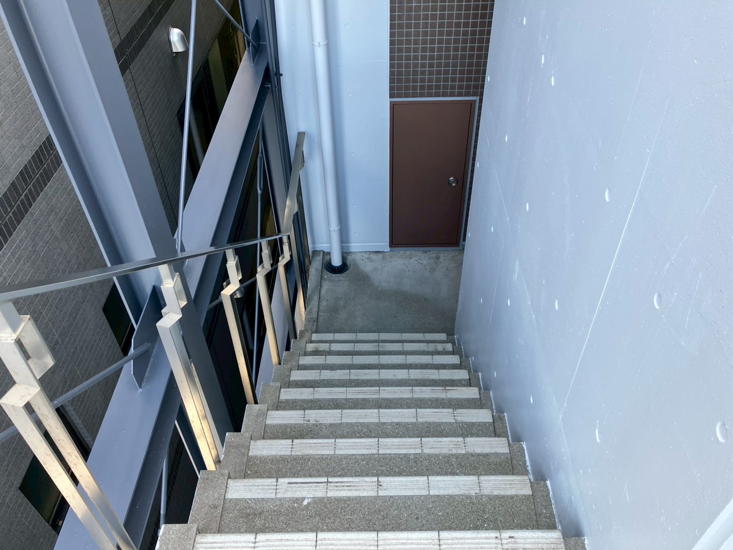 外部階段　塗装工事　施工完了